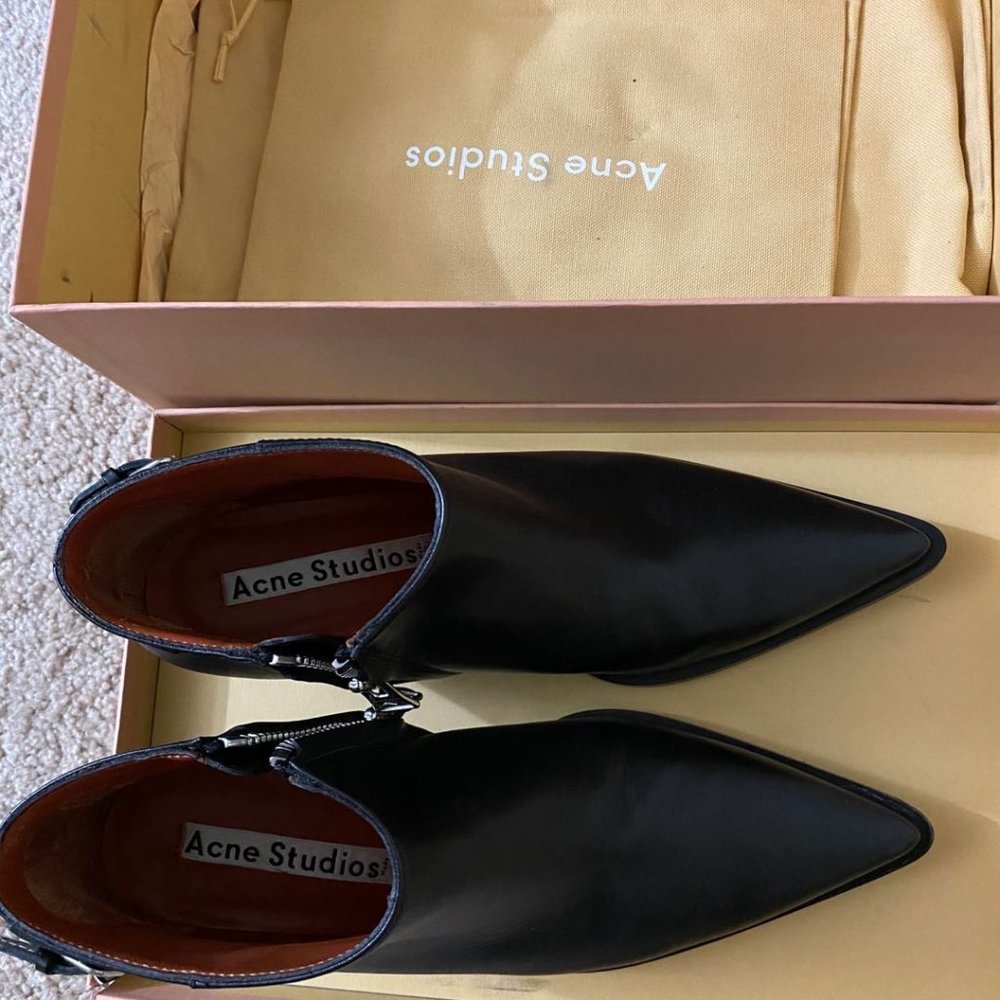 ACNE STUDIOS Black Carrie Leather Ankle Boots/Boot